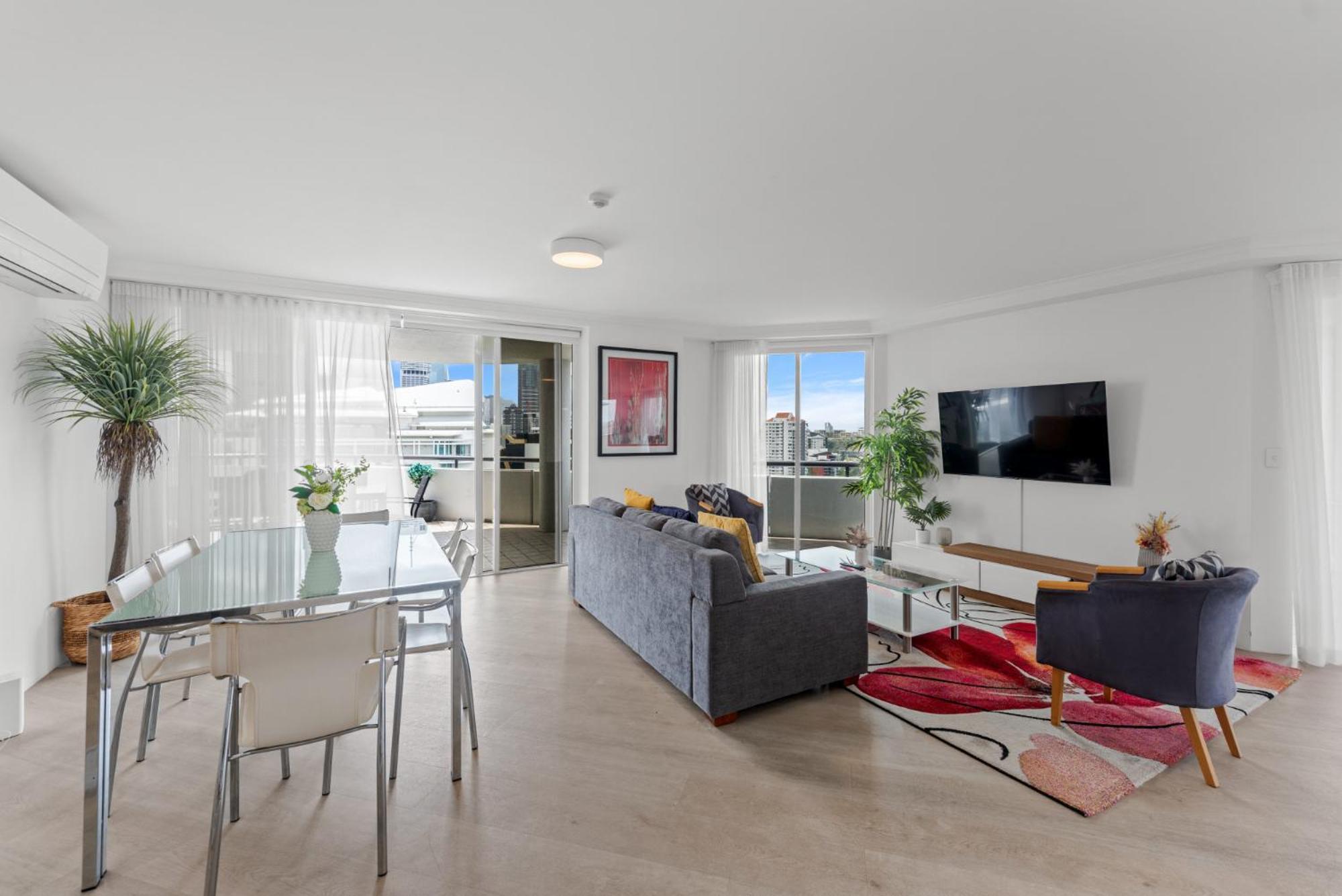 Апартаменты Lavish 3-Bed With Wraparound Balcony And Pool Брисбен Экстерьер фото